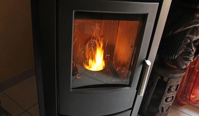 Entretien annuel d’un poêle ou d’un insert par un technicien local