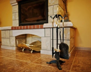 Accessoires de cheminée pour entretien et sécurité du foyer